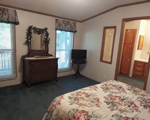 Located in between the entrances to Bennett Springs State Park on Highway 64 Hotels in Laclede County