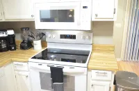 2-bedroom apartment in charming Daleville with WiFi, AC. Enjoy your stay - 무료 와이파이