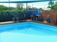 Bali Hi Motel - Beach