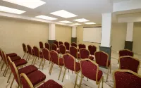 Bayrak Grand Hotel - parkir