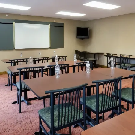 Extended Stay America Suites - Kansas City - Lenexa - 87th St Отели в г. Ленекса