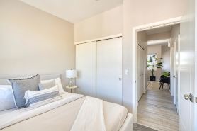 Roof Deck & Food Pods- Hawthorne Penthouse Retreat