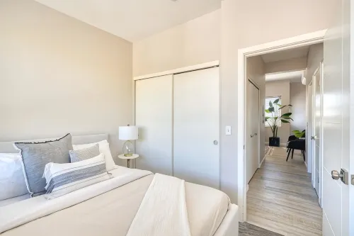 Roof Deck & Food Pods- Hawthorne Penthouse Retreat - Apartments