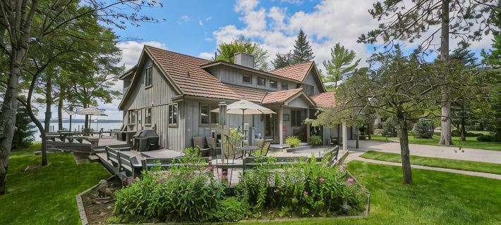 LAKEFRONT HOME w BEACH @ HIGGINS LAKE! Hotels in Roscommon County