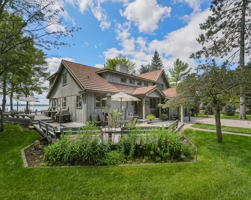LAKEFRONT HOME w BEACH @ HIGGINS LAKE! Hotels in Gerrish Township