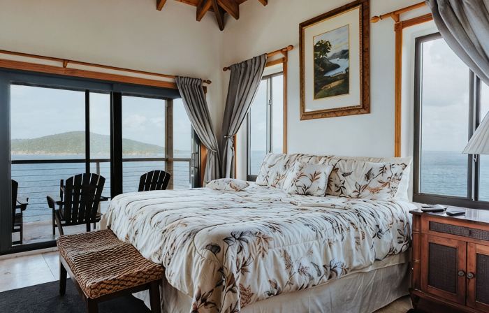 Private Waterfront 5 Bedroom Villa! Stunning views from every room!