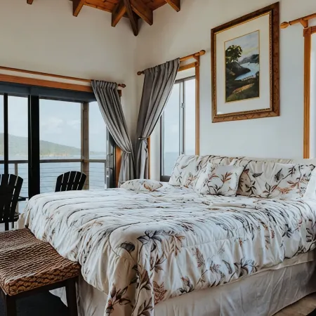 Private Waterfront 5 Bedroom Villa! Stunning views from every room!