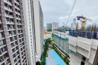 Good Choice Studio at Sky House BSD Apartment By Travelio - Pool