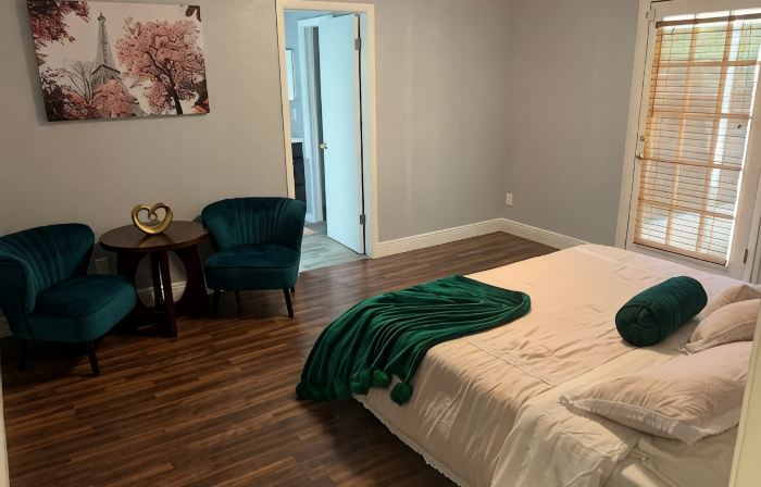 Vacation Home w/ HOT TUB, 2 MASTER BEDROOMS, HEATED POOL NEAR BEACHES!
