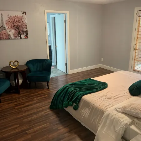 Vacation Home w/ HOT TUB, 2 MASTER BEDROOMS, HEATED POOL NEAR BEACHES!