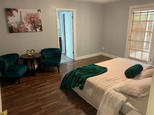 Vacation Home w/ HOT TUB, 2 MASTER BEDROOMS, HEATED POOL NEAR BEACHES!