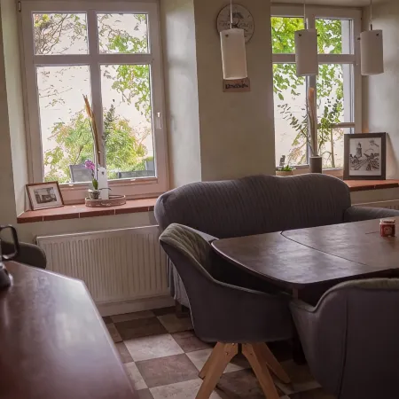 Vacation home for families/groups/friends Dogs allowed 8 adults 2 children
