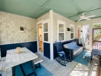 NEW lithium GOLF CARTS, Renovated and newly Furnished Welcome to Palm Paradise - Wi-Fi