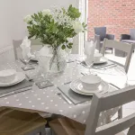 Modern Property in Town Centre Location With Parking - Wi-Fi