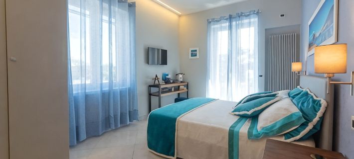 B&B la Piazzetta Hotele w: Ischia