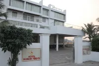 Hotel Vaishnavi Heights - Motels