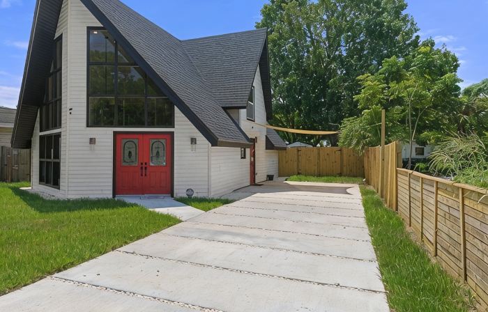 Private Coastal Home w. Gaming Loft, Pool Table, Hot Tub, Arcades - Pet Friendly