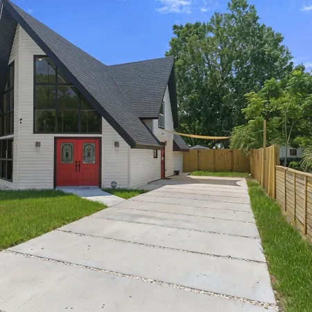 Private Coastal Home w. Gaming Loft, Pool Table, Hot Tub, Arcades - Pet Friendly