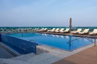 Royal Tulip Muscat - Pools