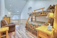 SKI IN/OUT, HOT TUB. 4 Bed 4.5 bath, 3 Kings, sleeps 20! 45 min to Glacier. - Balkoner