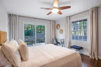 Beautiful home in the heart of Raleigh, perfect blend of convenience & comfort.