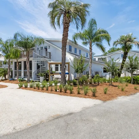 Charming Studio Apartment E - Steps to Beach & Dining