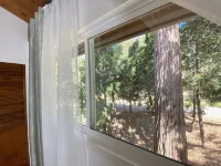 4 Bedroom Family Cabin • 5 Min Stroll to Lake Gregory! Hotels in Crestline