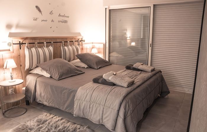 Cocooning cottage with Balnéo 2 places, private pool and wooden terrace