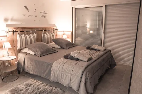 Cocooning cottage with Balnéo 2 places, private pool and wooden terrace