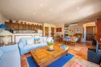 Saint-Tropez, Place des Lices - Homestays