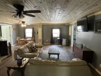 Remodeled Cottage close to ATV/Snowmobile Trails, and Ausable River - 3つ星