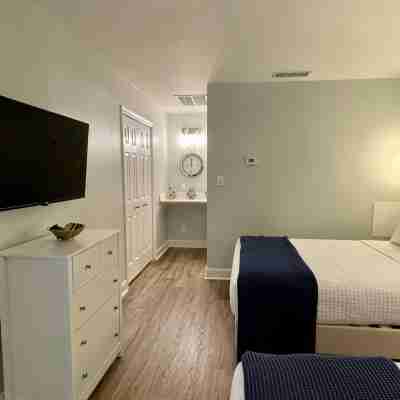 Spacious condo on Jack Nicklaus Signature Golf Course overlooking 10th Tee Box. Rooms