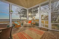 Stunning Lake Moultrie Estate on Deep Water -  Privatzimmer