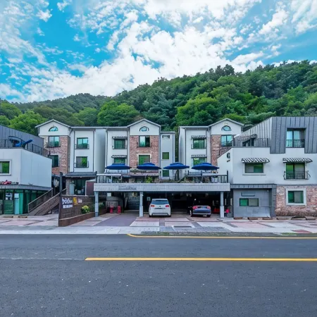 Namwon Jirisan Snake Temple Pension