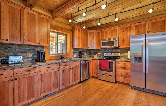 Gorgeous 5 Bedroom Log Cabin for your ALL YEAR relaxation by Zion National Park