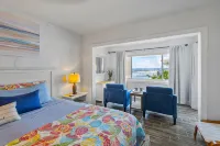 Right ON the BEACH!!!  2 bedroom condo!  The Seaside Princesse - Homestays
