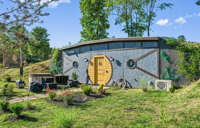 Rustic Hobbit Inspired Hocking Hills State Park 3 mi away Hot Tub Pet Friendly