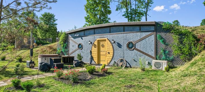Rustic Hobbit Inspired Hocking Hills State Park 3 mi away Hot Tub Pet Friendly Hotels in Vinton County