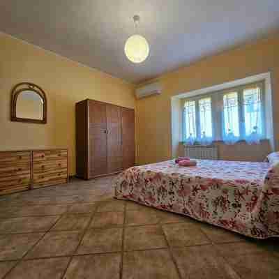 Apartment in central area with outdoor space 10 minutes from the airport Rooms