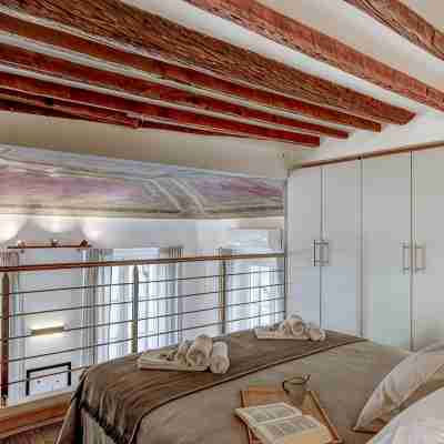 Bright apartment in the heart of Genoa +balcony Rooms