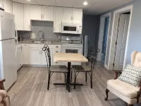 Downstairs (Unit 2) in New House, Deck, Hiking Trails Nearby - Wifi