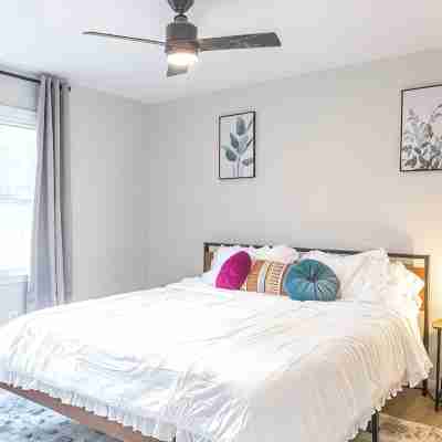 Charming 4-bedroom house with AC and WiFi in Winston-Salem Rooms