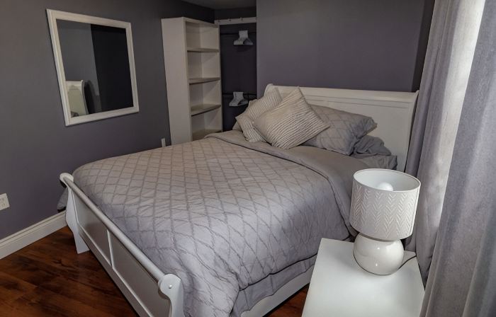 Nautical Themed one bedroom fully equipped apartment.