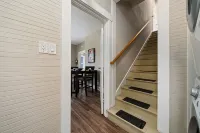 Spacious 4 Bedroom Home in Downtown Long Beach - บังกะโล