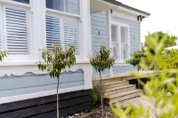 2024 Bach of the Year Property Fully renovated villa in heart of Greytown - 빌라