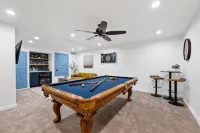 Free Heated Pool ~ Hot Tub ~ Basement Game Room ~ Large Backyard - Private Pools
