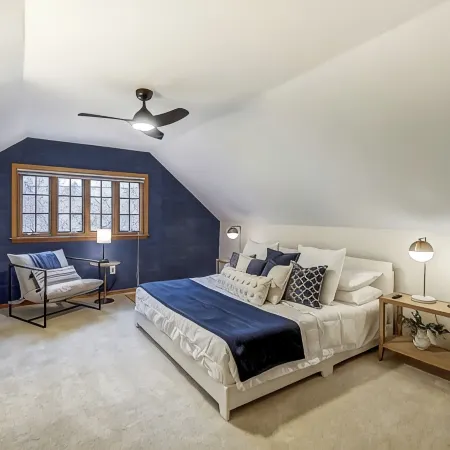 Gorgeous retreat in Dayton OH with private fenced yard. โรงแรมในเดย์ตัน