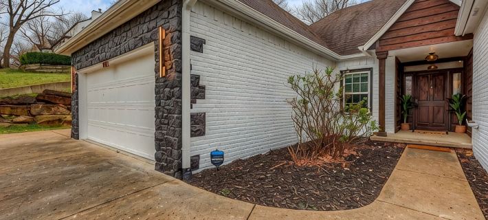 The Woodbriar, close to Hard Rock Casino, downtown Tulsa/BOK + patio w/fire pit Hotels in Rogers County
