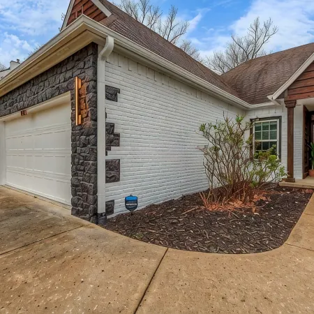 The Woodbriar, close to Hard Rock Casino, downtown Tulsa/BOK + patio w/fire pit