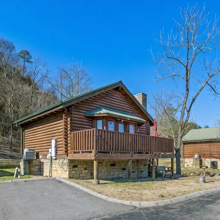 Spring Break Dates Open~Book 2025 Early~Smoky Mtn~Cozy Cabin close to everything